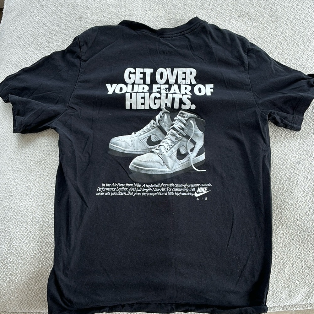 Worn 5-7 times. New condition Nike T-shirt